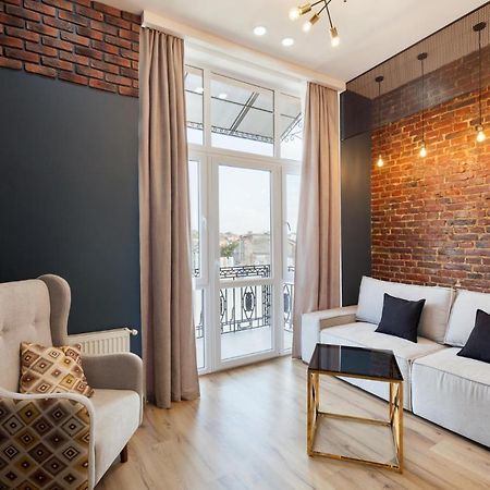 Leogrand Apartments On Khmelnytskoho 11 Lviv Buitenkant foto