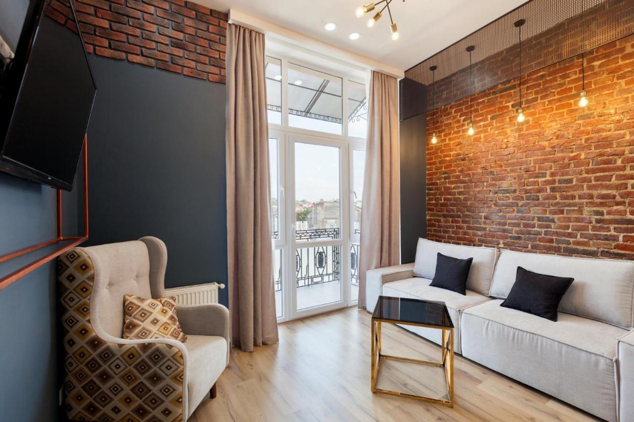 Leogrand Apartments On Khmelnytskoho 11 Lviv Buitenkant foto