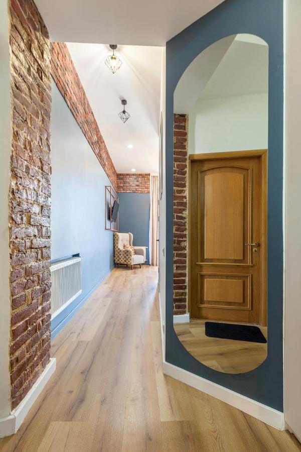 Leogrand Apartments On Khmelnytskoho 11 Lviv Buitenkant foto