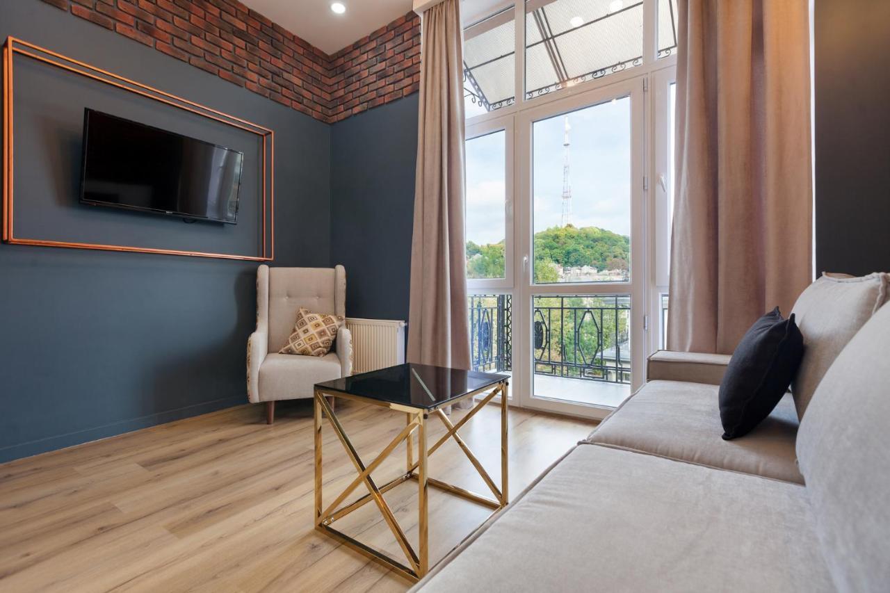 Leogrand Apartments On Khmelnytskoho 11 Lviv Buitenkant foto